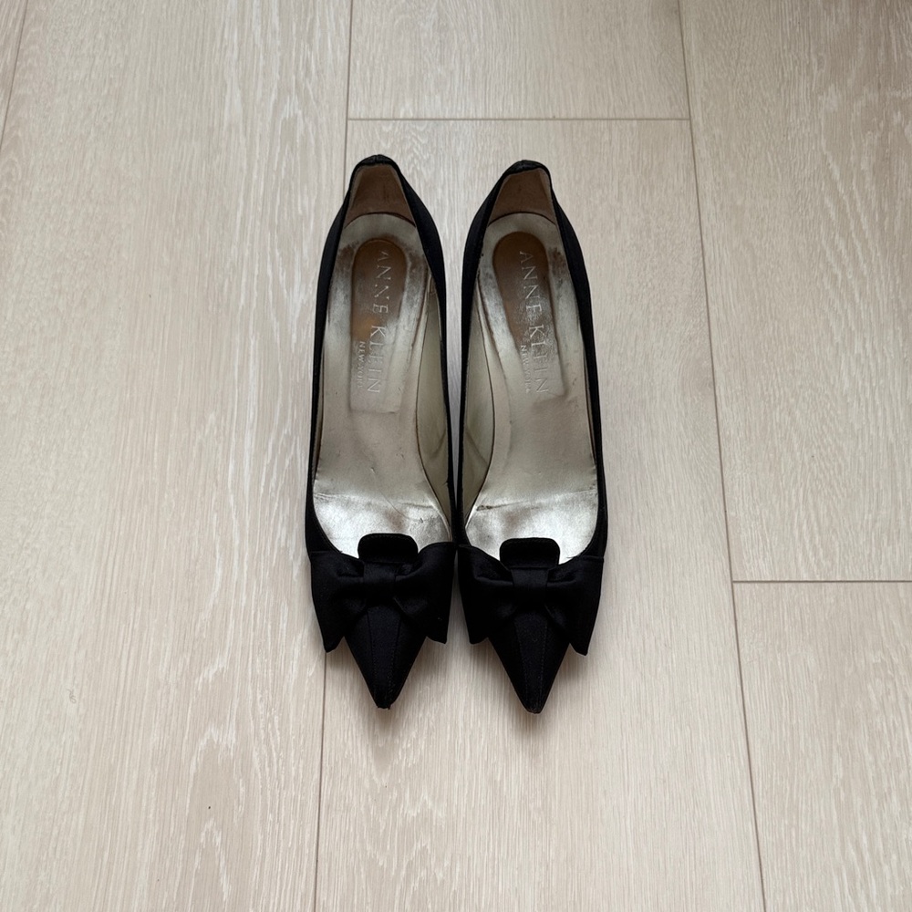 Anne Klein Black Heels with Bow Accent